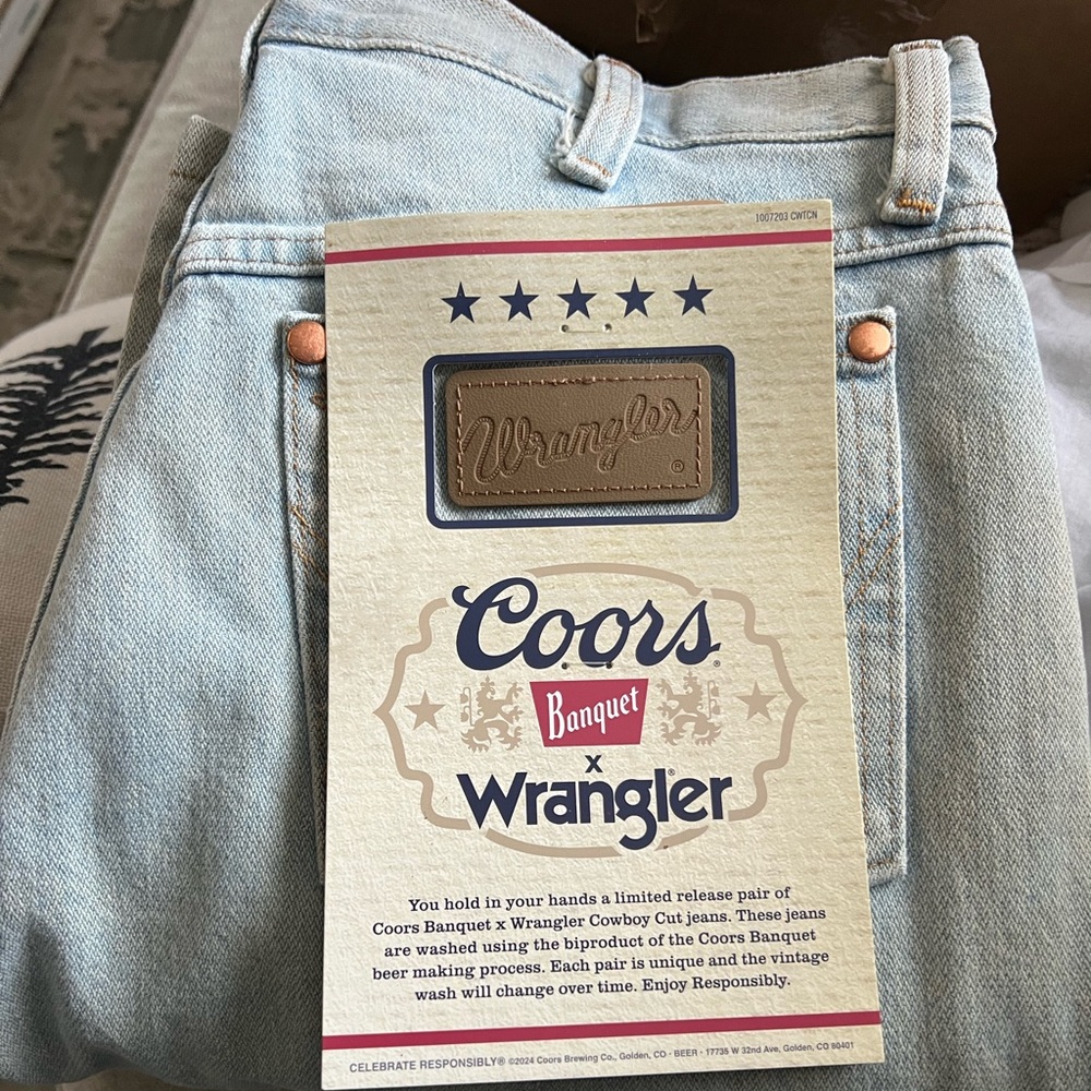 Coors banquet washed Wrangler jeans. 30x32